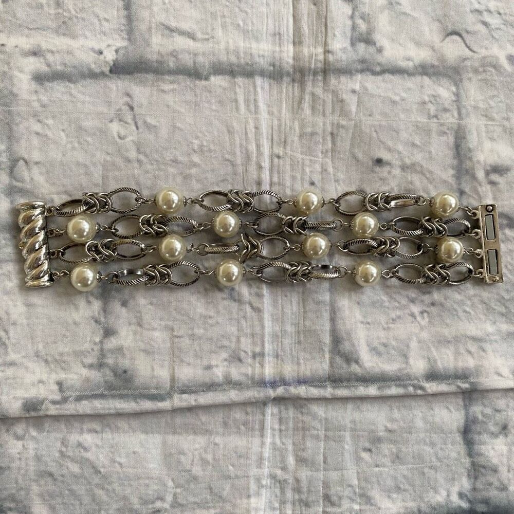 Costume jewelry 3 metal loop strand and faux pearl bracelet w/magnet clasp